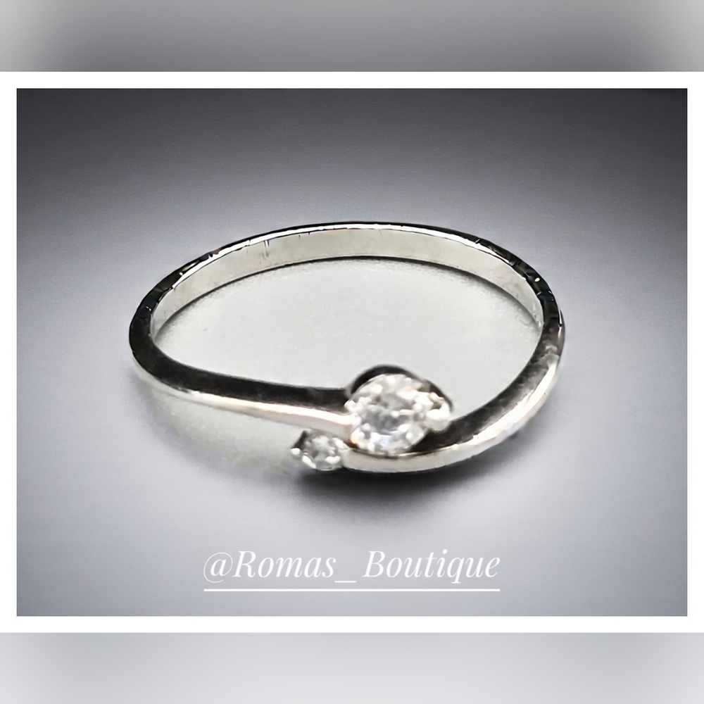 Elegant Sterling Silver Ring with Crystal Accents